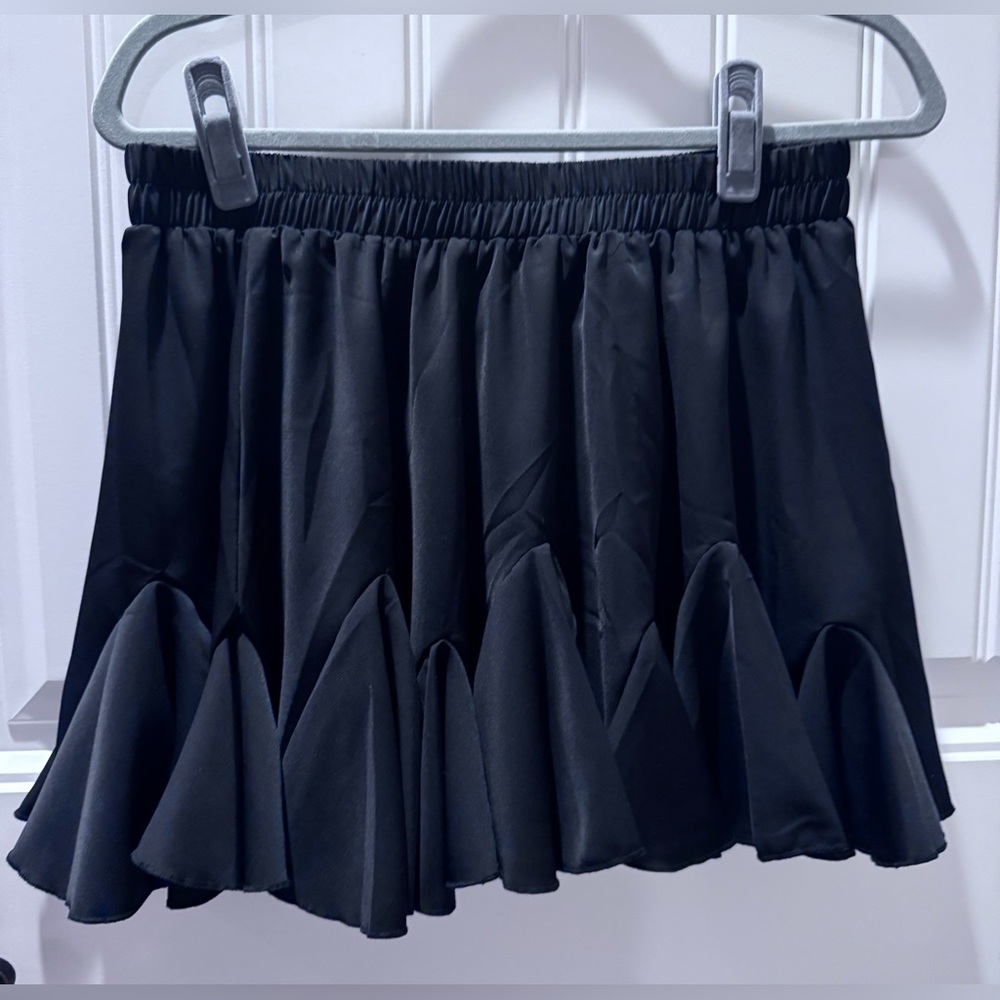 Black Ruffle Mini Skirt Large - Picture 2 of 5